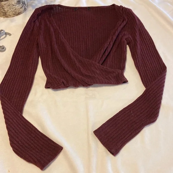 DEAL $$ Crop Tops XS 10 (TEN)Crop Tops DEAL $$ - Picture 6 of 12